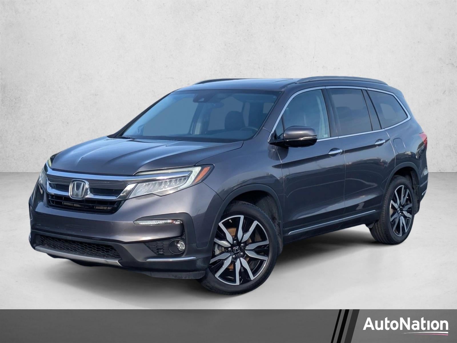 2019 Honda Pilot Touring 7-Passenger 2WD in Gray — front three-quarter view
